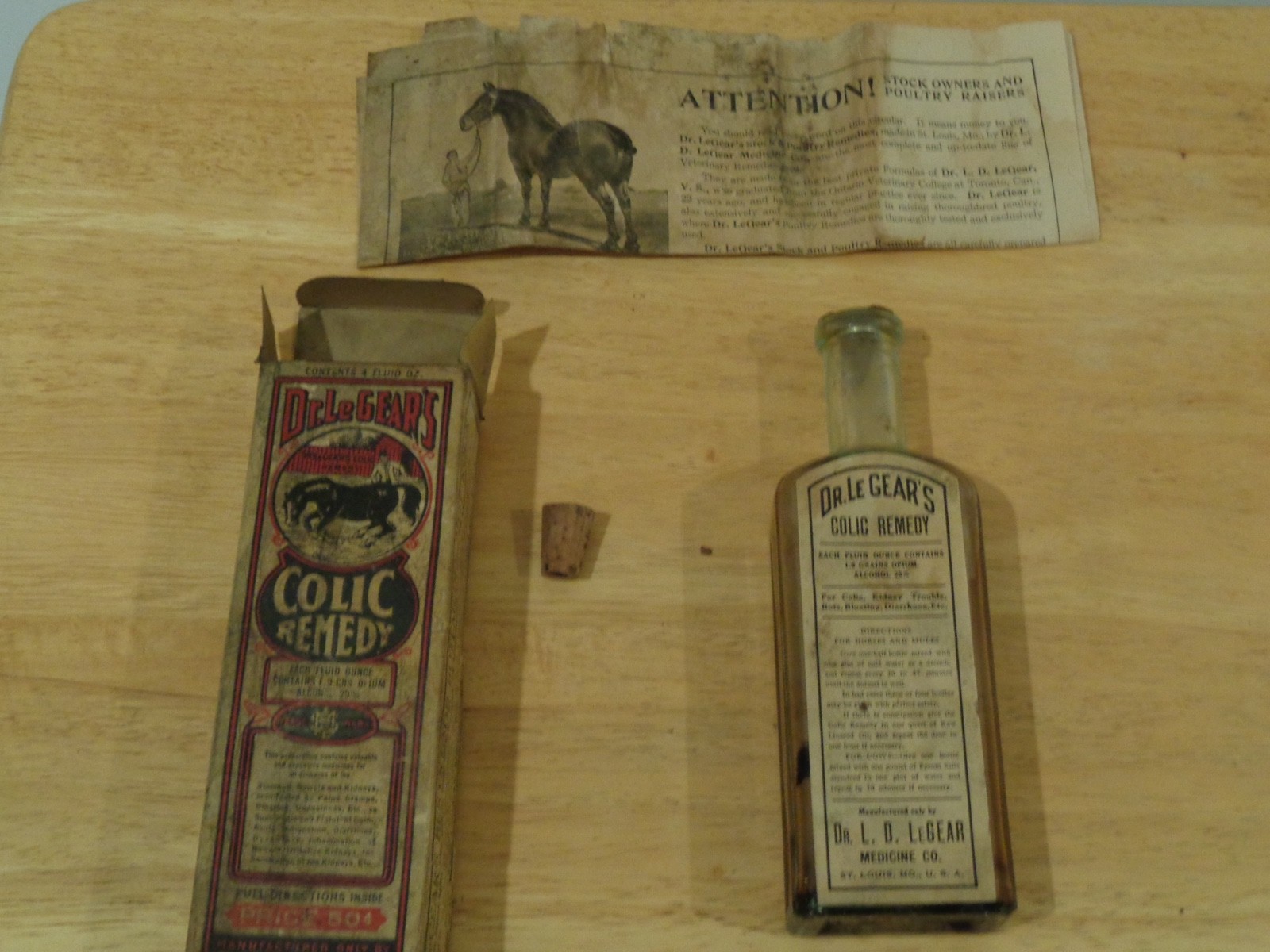 ANTIQUE OPIUM VETERINARY BOTTLE IN BOX DR LeGear\'s COLIC REMEDY w/1.9 grs OPIUM ANTIQUE OPIUM VETERINARY BOTTLE IN BOX DR LeGear\'s COLIC REMEDY w/1.9 grs OPIUM