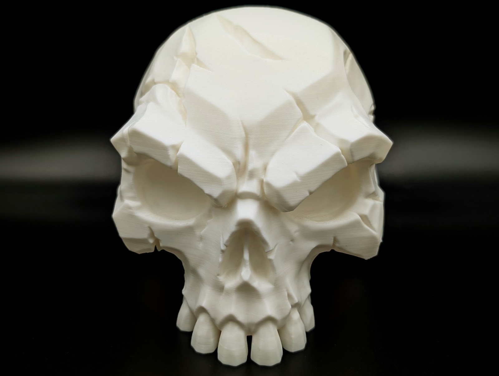 Battle-Scarred Skull Decor - Gothic Low Poly Skeleton Head