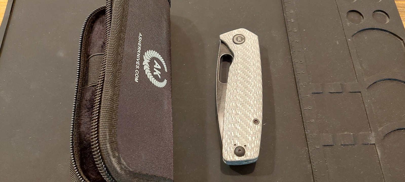 Asher Knife Spiro M390 Black Blade Silver Carbon Fiber Scales Black HW