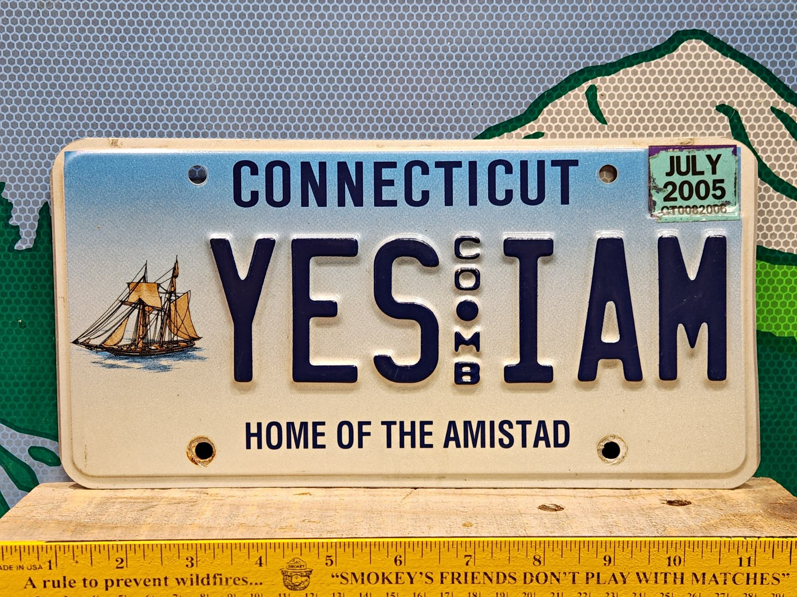 2005 Connecticut Vanity License Plate YES I AM Home of the Amistad Ship Comb
