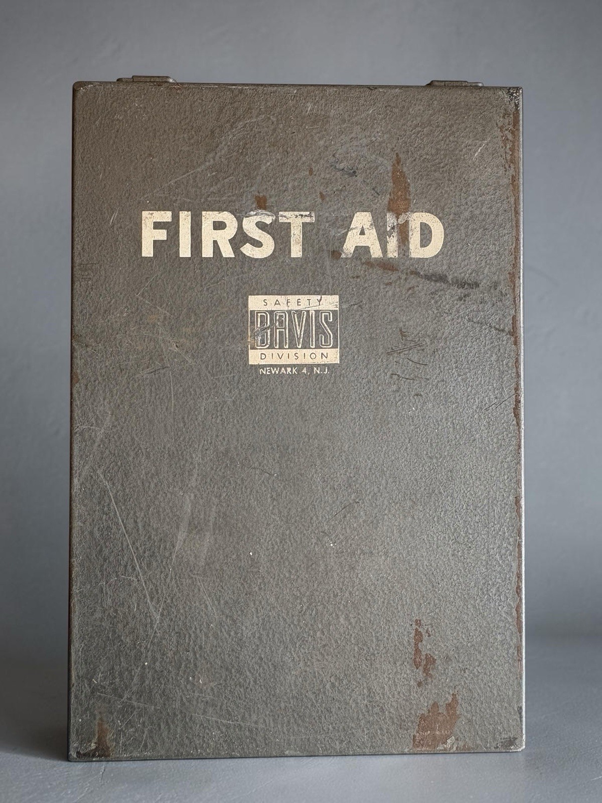 Antique Military WWII First Aid Kit Davis Safety Division W/6 Unused Unit Boxes Antique Military WWII First Aid Kit Davis Safety Division W/6 Unused Unit Boxes