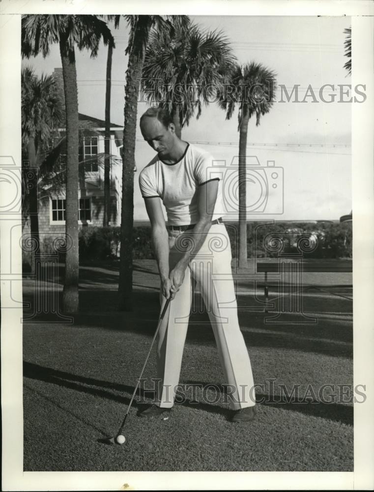 1938 Press Photo James Roosevelt Jr golfing at Palm Beach Florida - nes41542 1938 Press Photo James Roosevelt Jr golfing at Palm Beach Florida - nes41542
