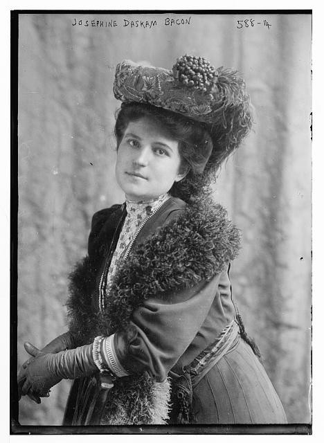 Photo:Josephine Daskam Bacon 1900s Portrait Woman Hat Gloves