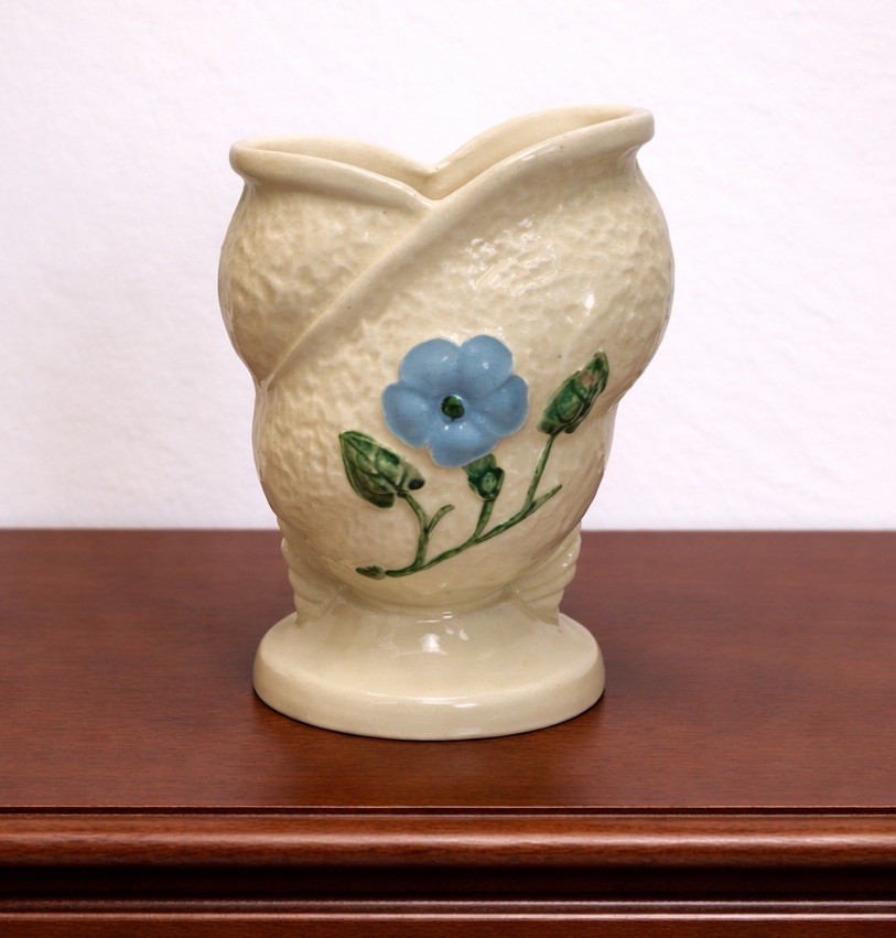 Vintage Hull USA Pale Yellow with Blue Morning Glory Flower Vase (5-6)