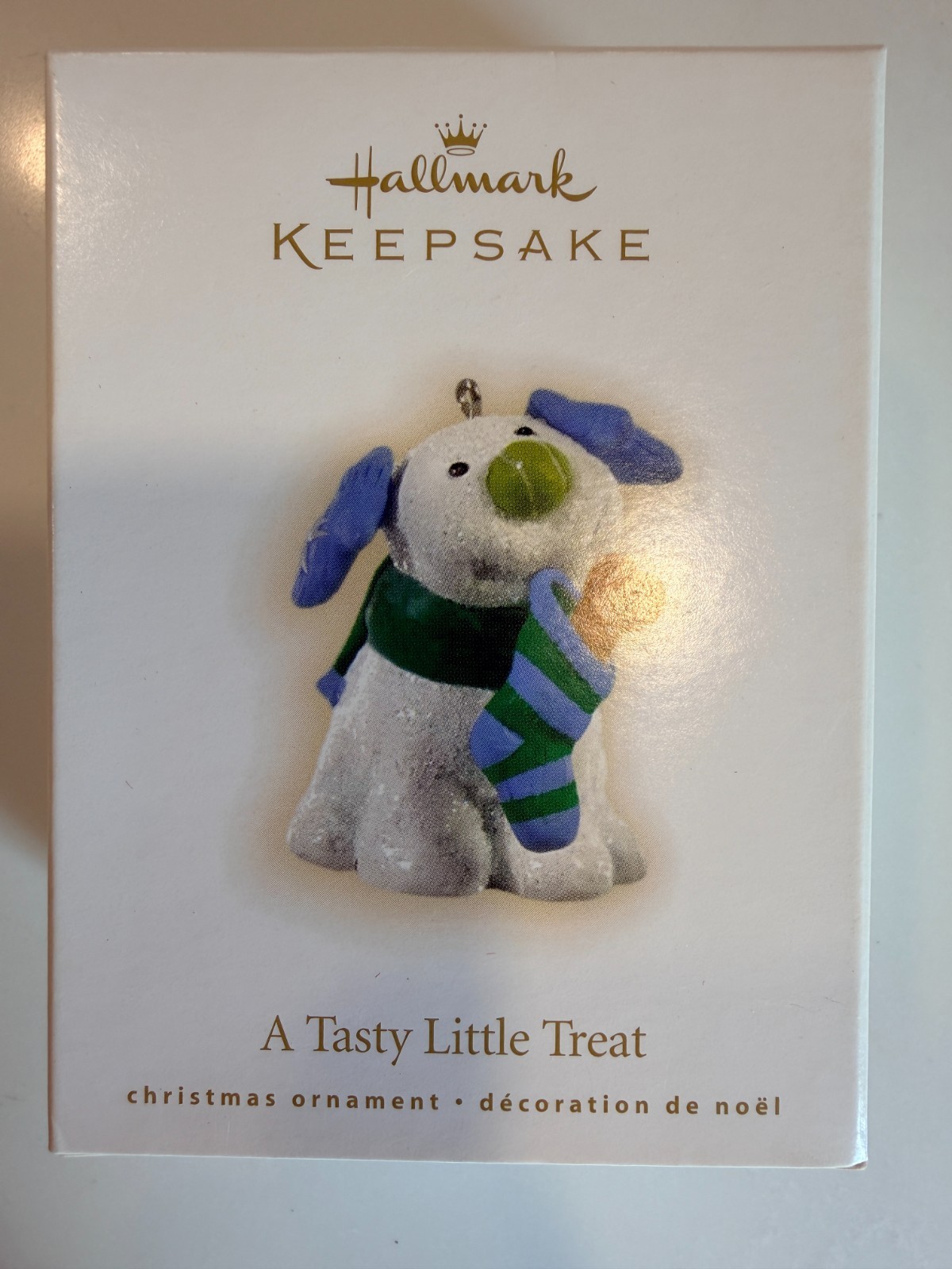 2009 Hallmark Keepsake Ornament A Tasty Little Treat Club Exclusive Dog w/Box 2009 Hallmark Keepsake Ornament A Tasty Little Treat Club Exclusive Dog w/Box