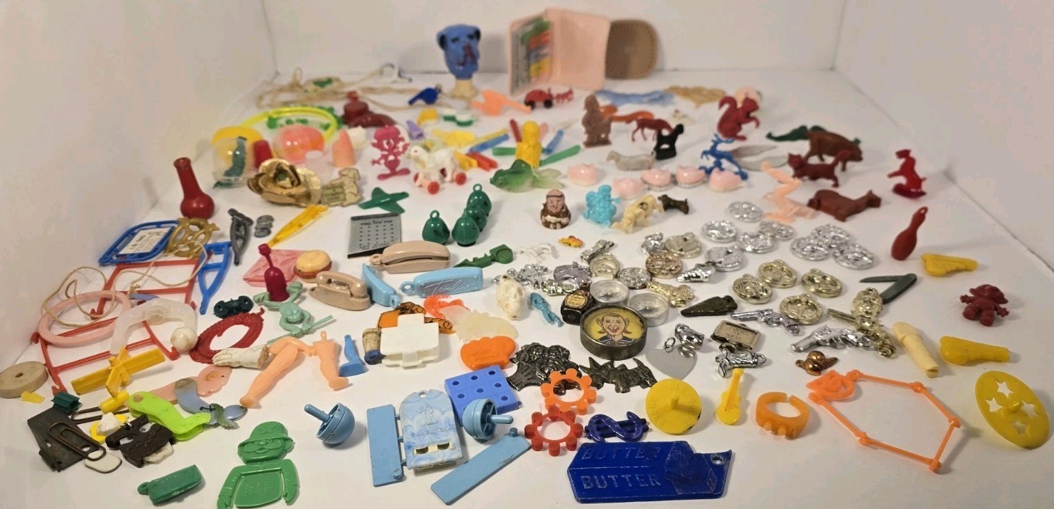 200+ Cracker Jack,Gum Machine, Ad, Mixed MCM Vintage Plastic Toy Charms 200+ Cracker Jack,Gum Machine, Ad, Mixed MCM Vintage Plastic Toy Charms