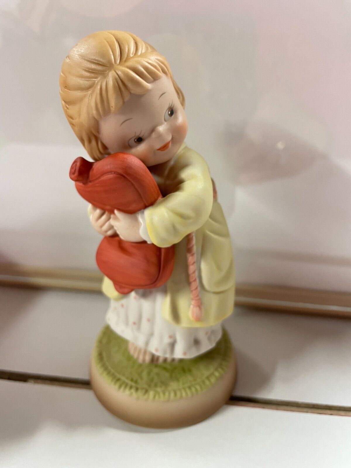 Vintage Enesco Memories of Yesterday WE ALL LOVES A CUDDLE 524832