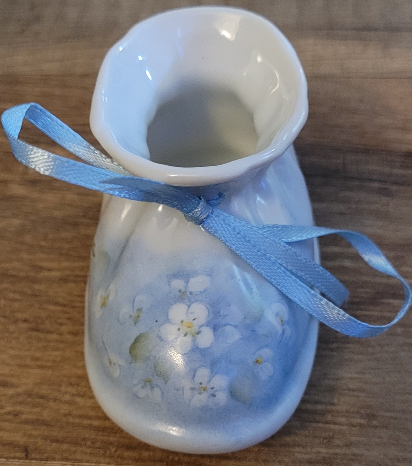 Tiny Vtg Bone China Baby Shoe With Delicate Daisies Painted On A Blue Background