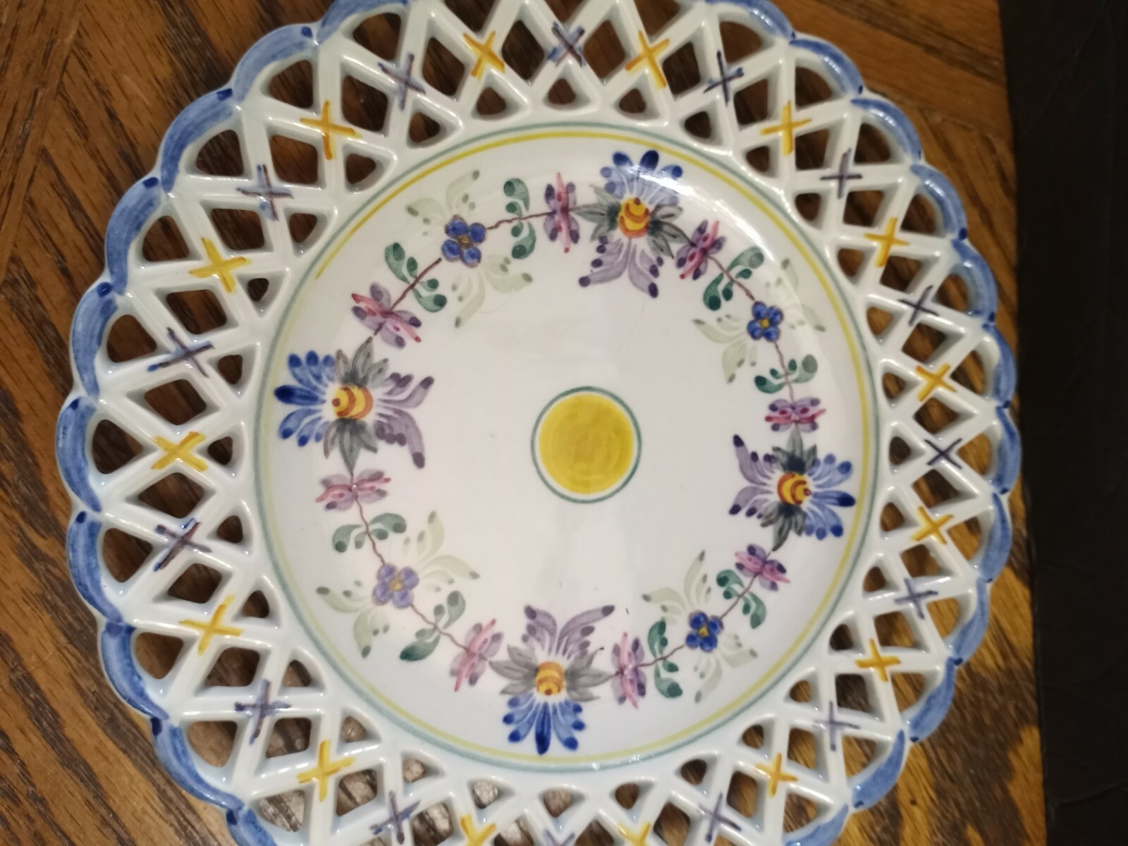 Ceramic Plate Hand Painted Lattice Edge 7\'\'