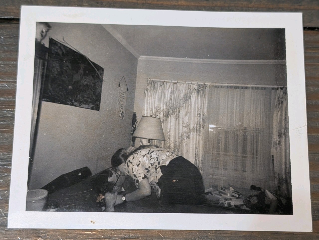 Vtg Couple Kissing Snapshot Photo Romance Love couch  woman man Intimacy 