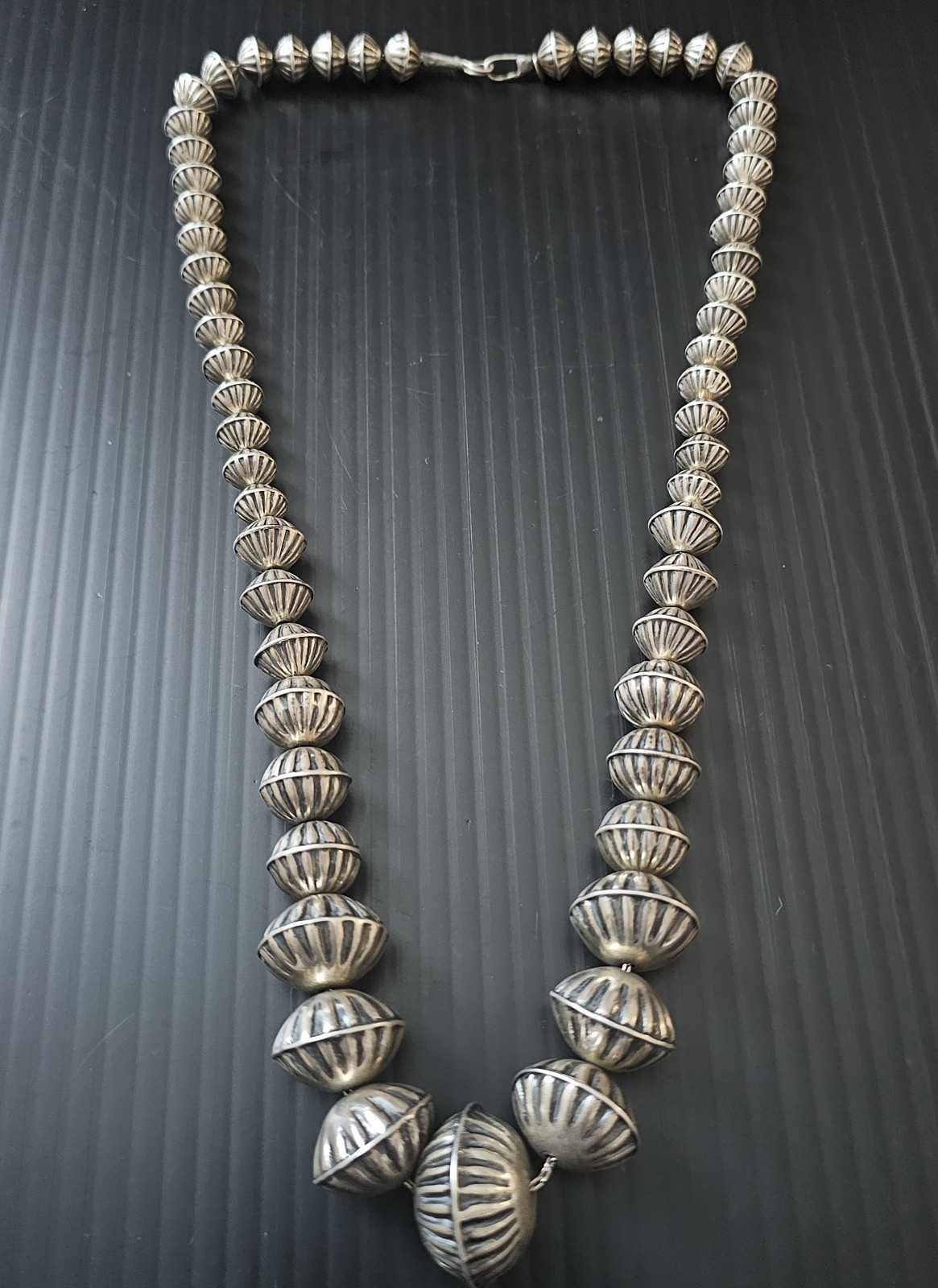 Lee Yazzie Or Leo Lando Yazzie Amazing Navajo Fluted Beads Necklace 80 Grams Lee Yazzie Or Leo Lando Yazzie Amazing Navajo Fluted Beads Necklace 80 Grams