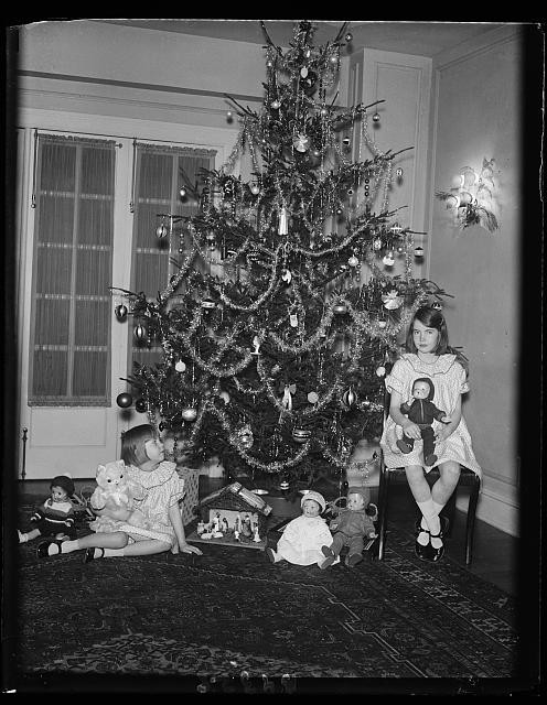 Photo:Elinor Gloria Gudger Christmas Tree Dolls 1940s Children Portrait