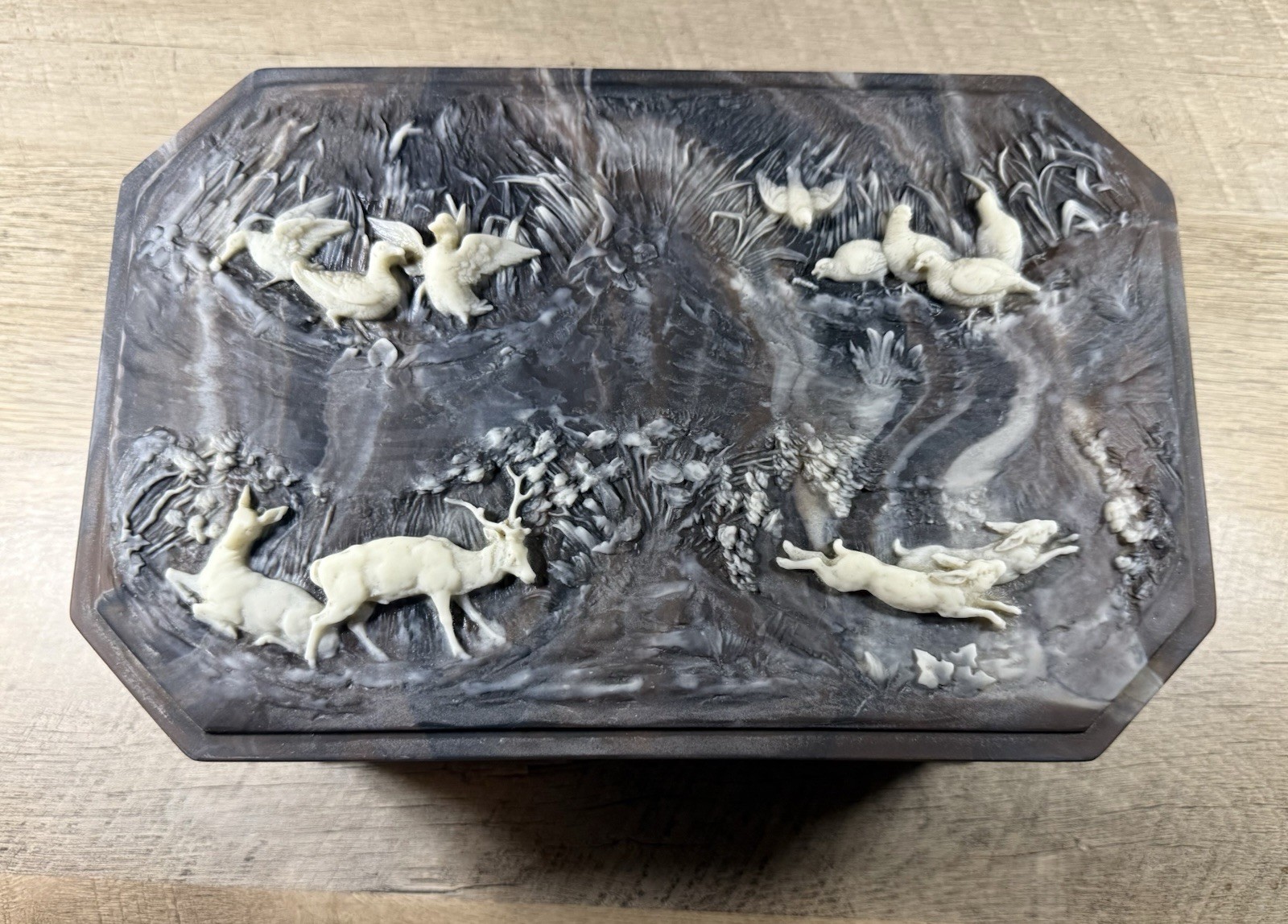 Vintage Incolay Handcrafted Stone Wildlife Carved Large Jewelry Box, Hinged Lid Vintage Incolay Handcrafted Stone Wildlife Carved Large Jewelry Box, Hinged Lid
