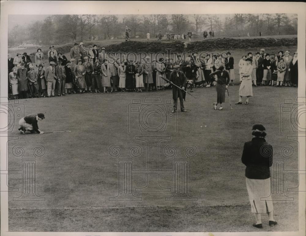 1936 Press Photo Patty Berg lines up putt during Women\'s Cup practice matches 1936 Press Photo Patty Berg lines up putt during Women\'s Cup practice matches