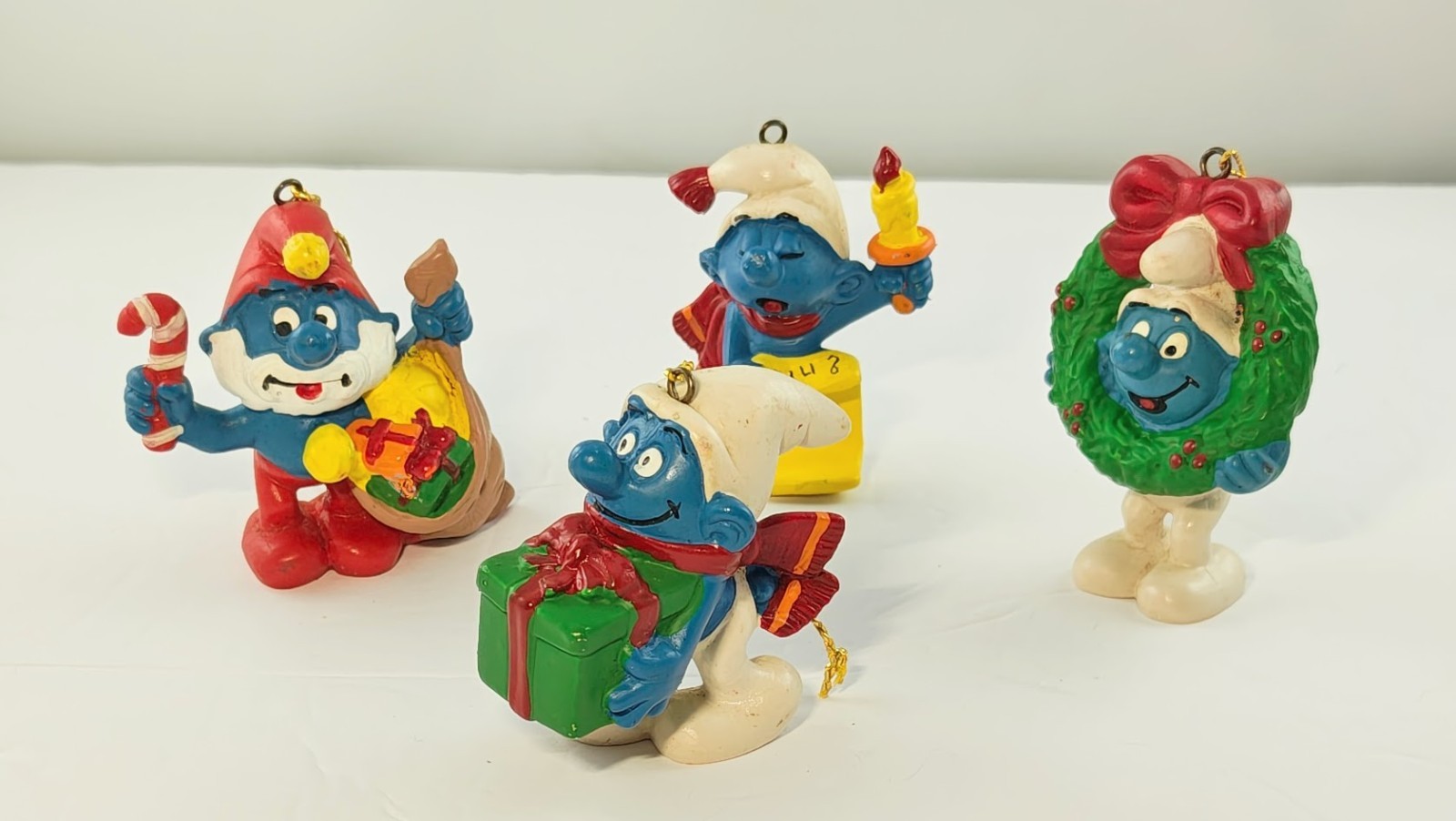 VINTAGE SMURFS 4 CHRISTMAS ORNAMENTS 1981 SCHLEICH - WREATH, TREE, GIFT, SINGING