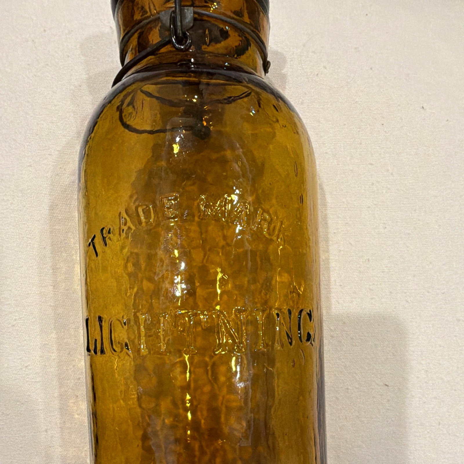 PUTNAM 98 TRADE MARK LIGHTNING Honey Amber Glass Jar PUTNAM 98 TRADE MARK LIGHTNING Honey Amber Glass Jar