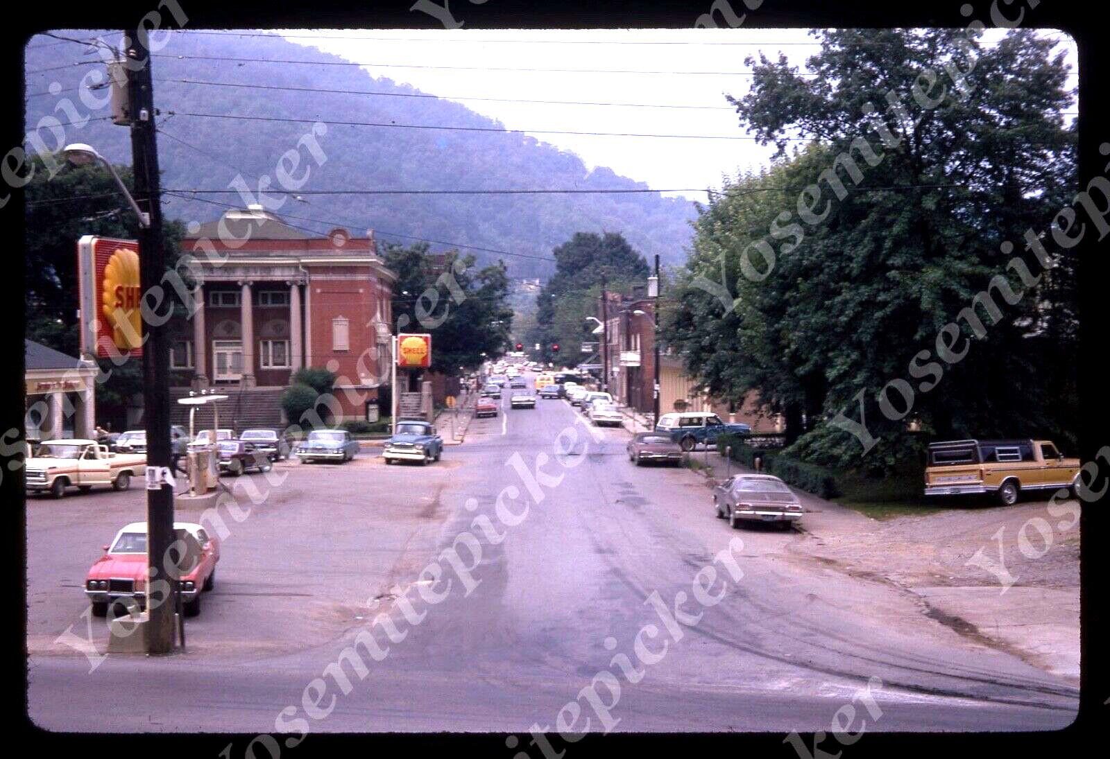 sl84 Original slide 1973 Shell Gas Station cars small town 309a sl84 Original slide 1973 Shell Gas Station cars small town 309a