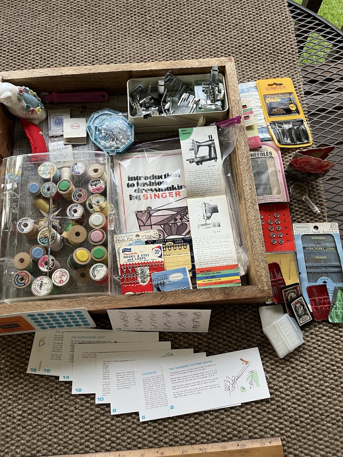Grandma’s sewing drawer,machine feet with info, Vintage Notions SEE PICS Grandma’s sewing drawer,machine feet with info, Vintage Notions SEE PICS
