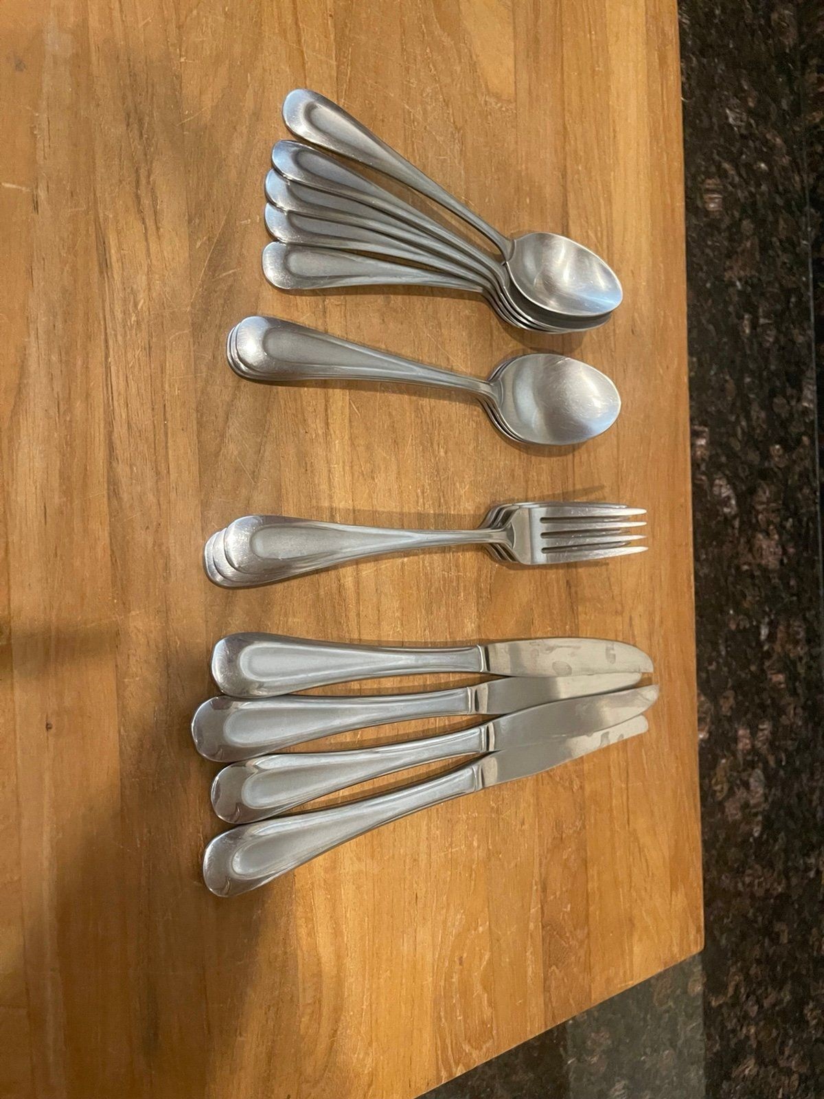 16 pc Oneida Stainless - Smooth Teardrop Flatware Set