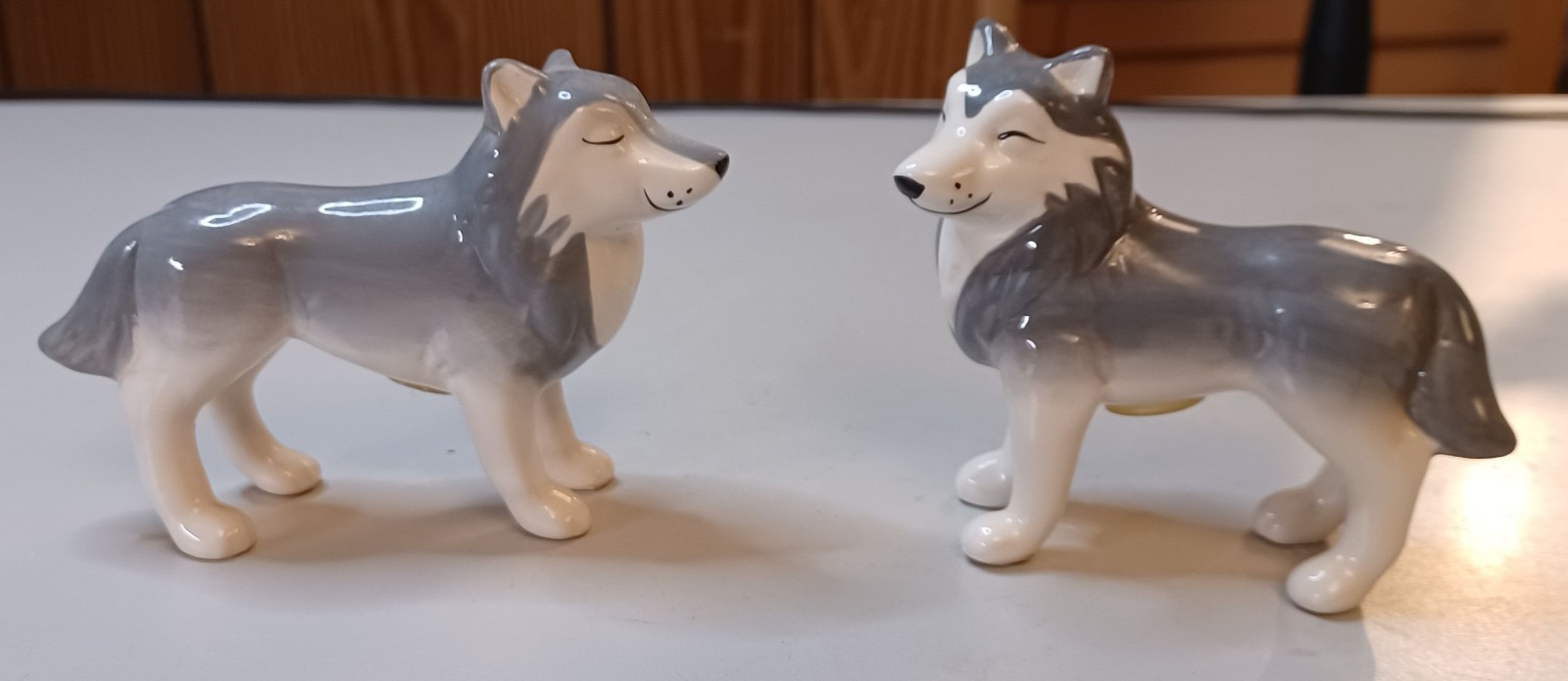 VTG Westland Mwah Kissing Huskie Wolf Salt Pepper Shakers Ceramic Magnetic Gray