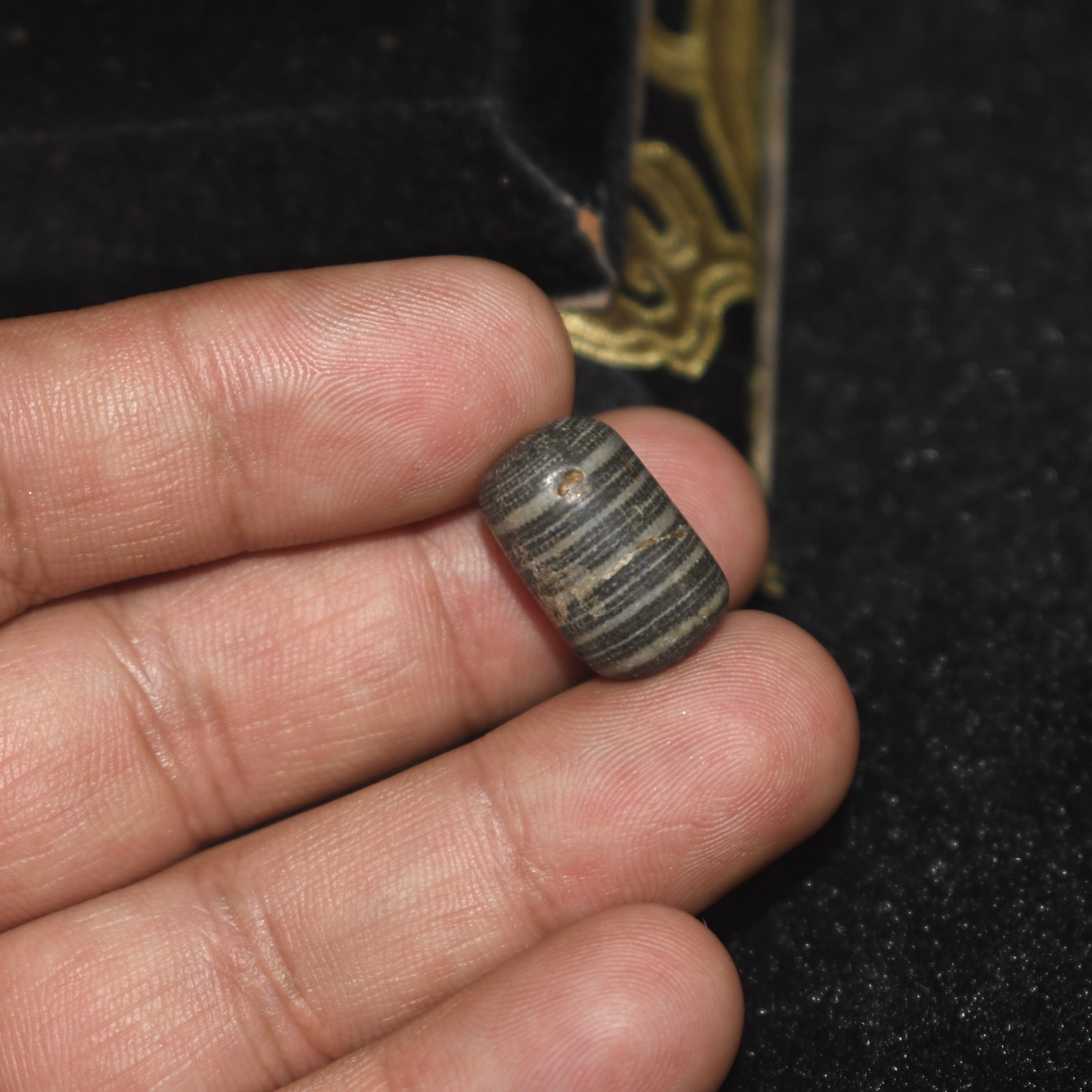 Big Antique Old Tibetan Himalayan Banded Agate Stone Dzi Bead in good Condition