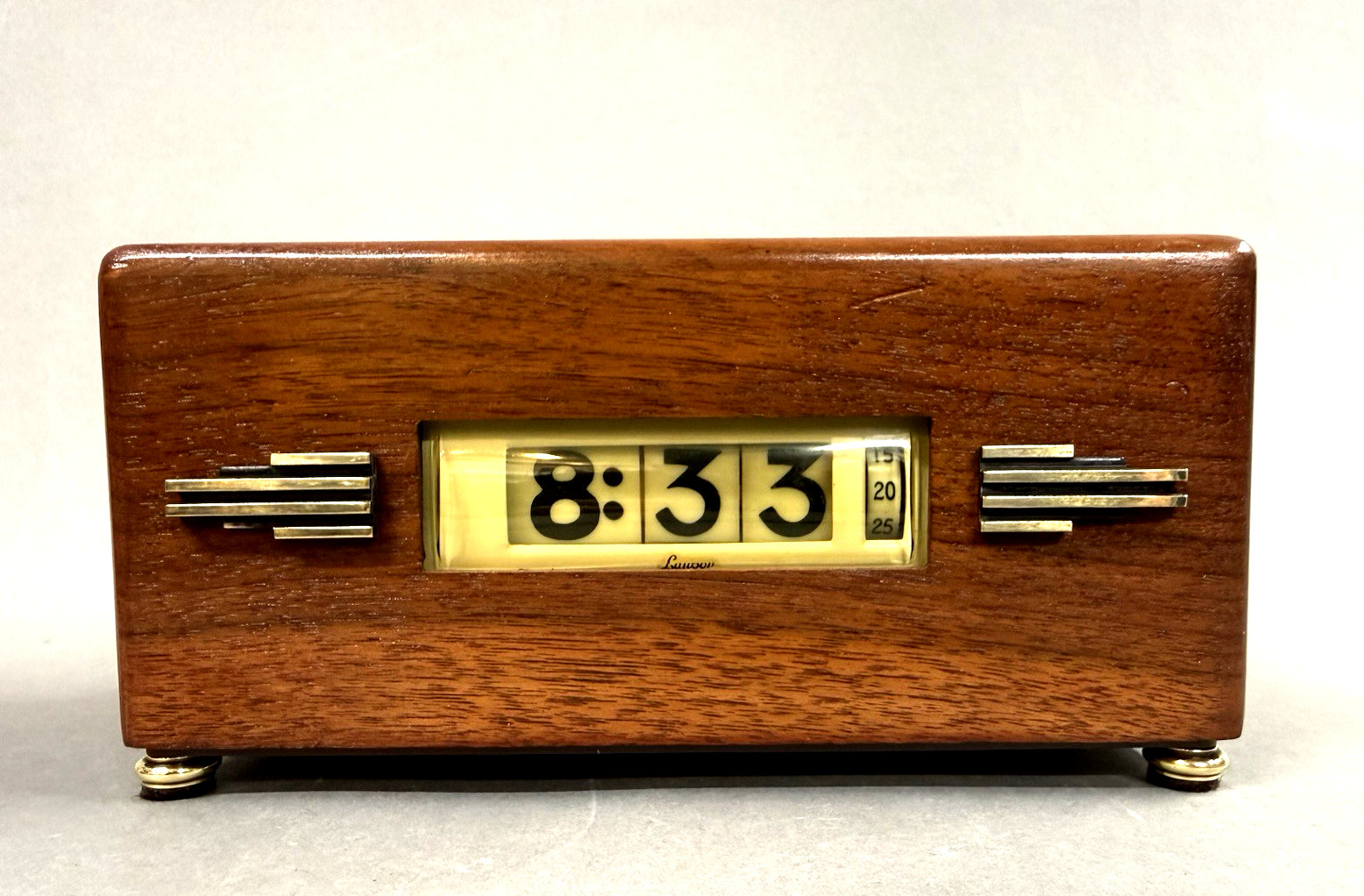 Vintage LAWSON Model P40 Style 217 Electric Desk / Shelf Clock Vintage LAWSON Model P40 Style 217 Electric Desk / Shelf Clock