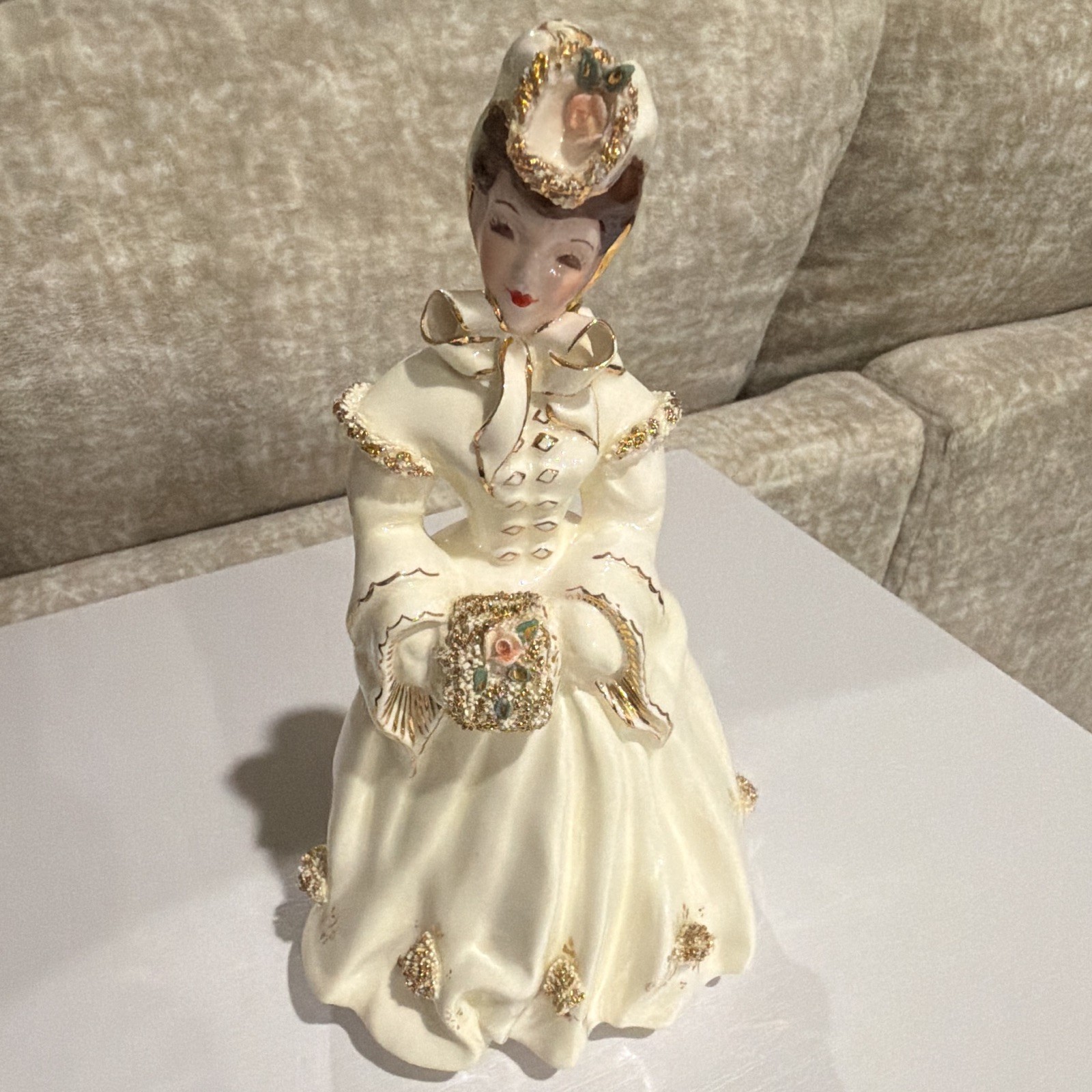 Florence Ceramics “Dalia” Figurine – Pasadena CA – Vintage Mid‑Century Lady Florence Ceramics “Dalia” Figurine – Pasadena CA – Vintage Mid‑Century Lady