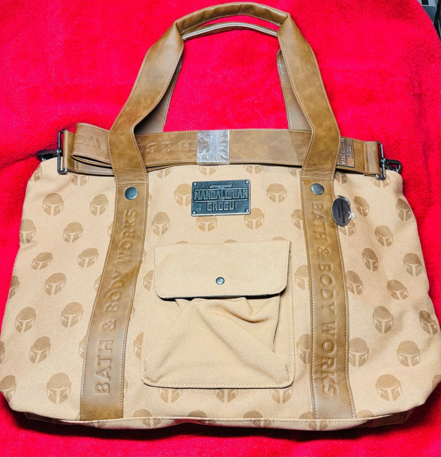 *NEW* STAR WARS ~ MEN'S MYTHOSAUR MESSENGER BAG ~ Bath & Body Works SHIPS FREE *NEW* STAR WARS ~ MEN'S MYTHOSAUR MESSENGER BAG ~ Bath & Body Works SHIPS FREE