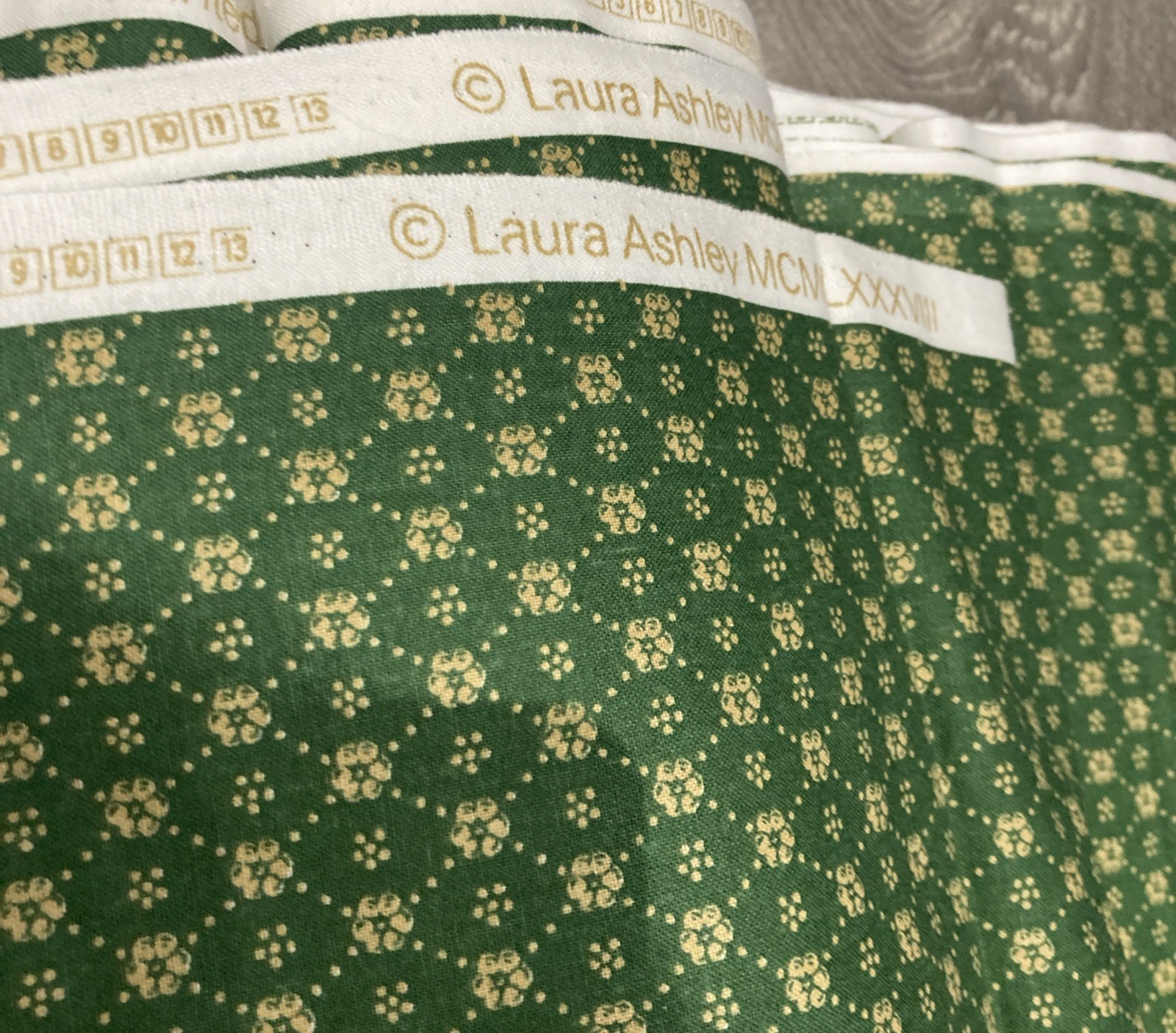 Vintage 1988 Laura Ashley dark green & gold Arts & Crafts fabric 37 metres New Vintage 1988 Laura Ashley dark green & gold Arts & Crafts fabric 37 metres New