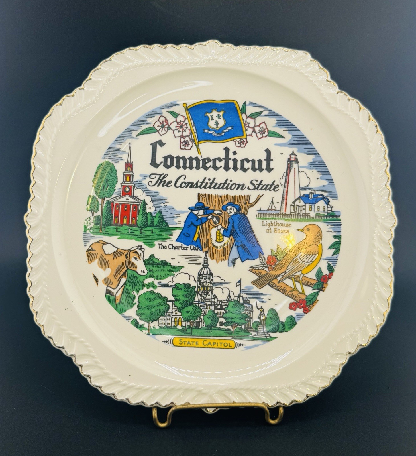 Vintage Connecticut Souvenir Plate 8.25”Gold Trim