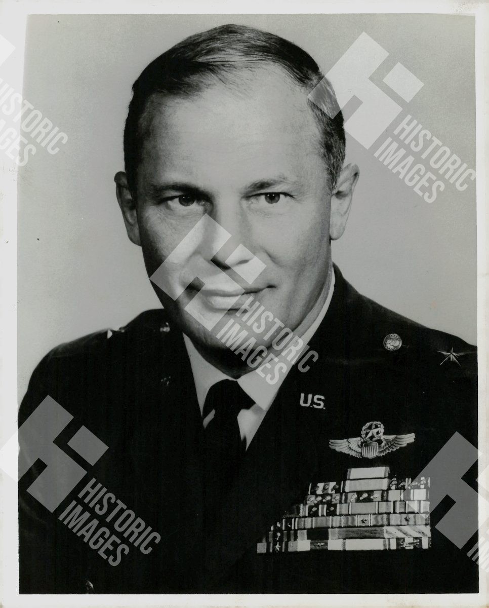 1971 Press Photo Brigadier General Robin Olds in U.S. Air Force Uniform