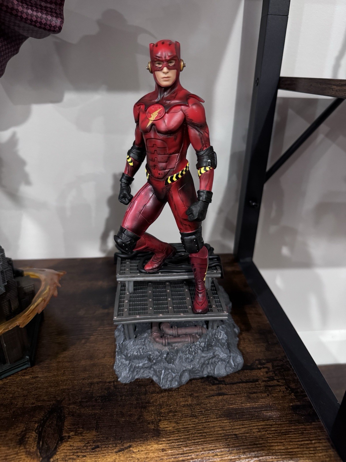 The Flash Alternate Iron Studios 1/10 Art Scale Statue - Justice League (no box) The Flash Alternate Iron Studios 1/10 Art Scale Statue - Justice League (no box)