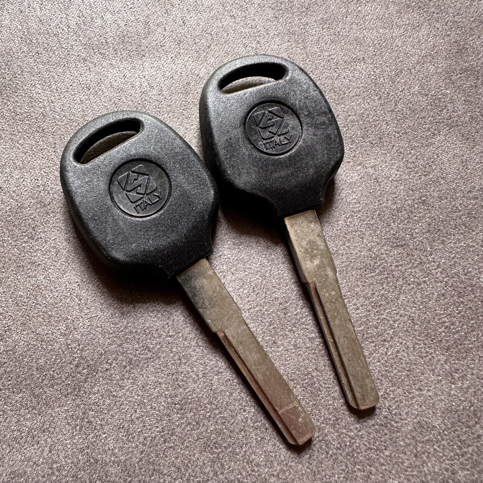 2x SILCA YM30BP SABB 1993/94 UNCUT BLANK PLASTIC TOP CAR KEY NOS NEW OLD STOCK