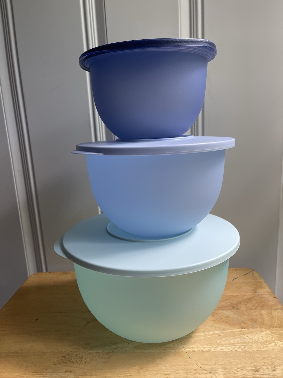 New Tupperware 3 Piece Classic Bowl Set New Tupperware 3 Piece Classic Bowl Set