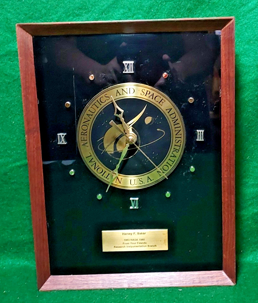 Vintage NASA Quartz Commemorative Retirement Clock in Walnut Frame 12