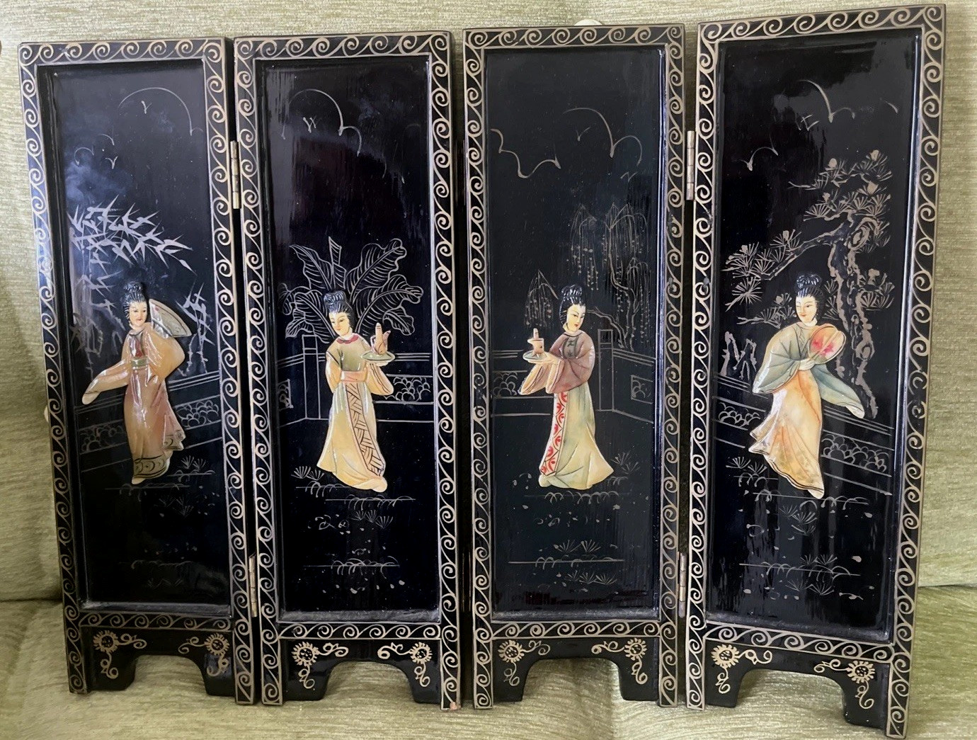 Vtg Asian Black Lacquer Mother Of Pearl Geisha 4 Panel Folding Table Top Screen