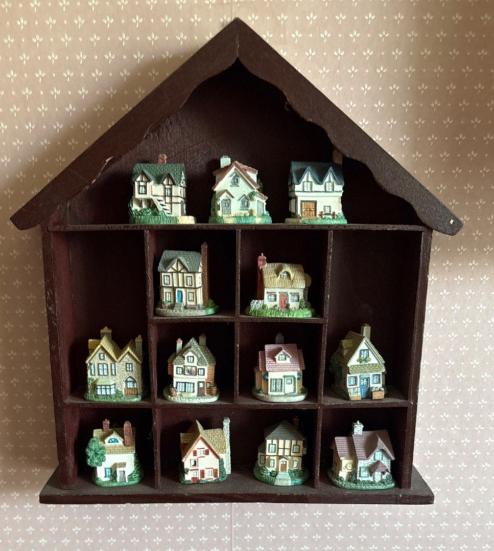 Lenox Princeton Gallery English Country Cottage Thimbles (13) and Wood  Shelf