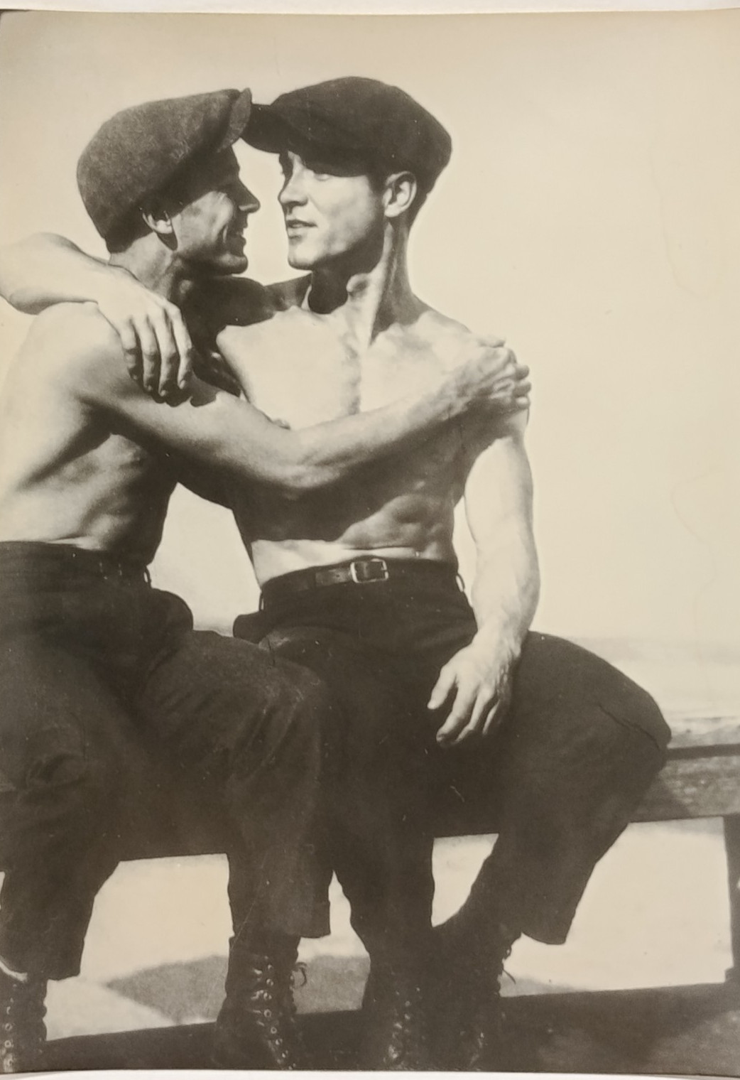 16*PHOTOS - Gays - Men - Vintage photographs of attractive athletes.1920-80s. 16*PHOTOS - Gays - Men - Vintage photographs of attractive athletes.1920-80s.