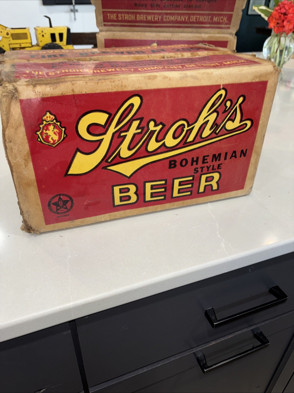 Vintage Stroh’s Brewery Bohemian Beer Case With 7 Oz Bottles   24