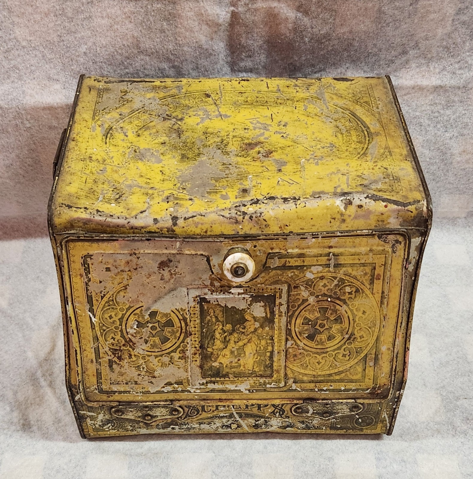 Antique Yellow Schepp\'s Cake Box