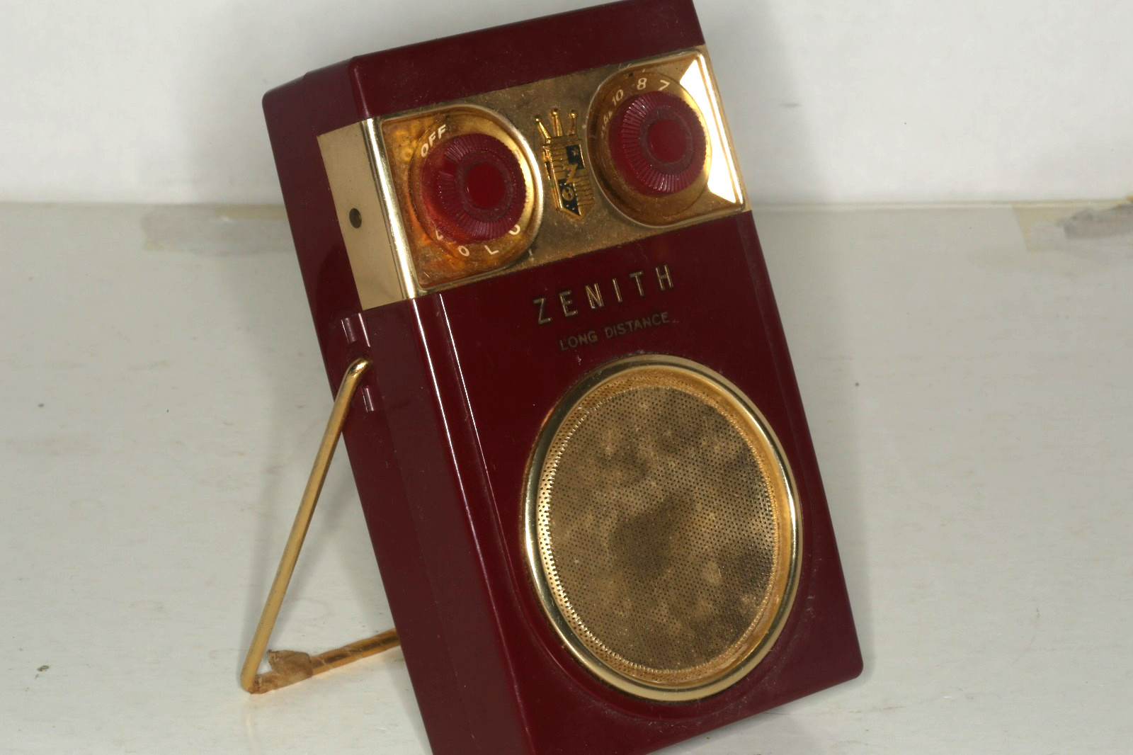 Zenith Royal 500 DeLuxe Portable Long Distance All Transistor Radio - READ
