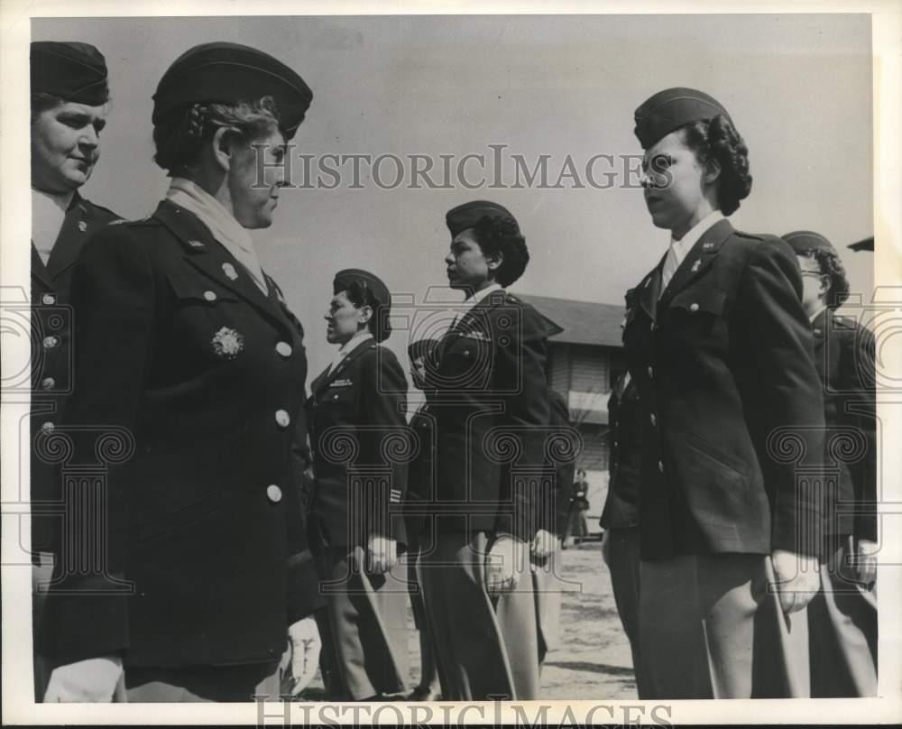 1950 Press Photo Col Mary Hallaren Inspects 50 Women Commissioned 2nd Lieutenant 1950 Press Photo Col Mary Hallaren Inspects 50 Women Commissioned 2nd Lieutenant