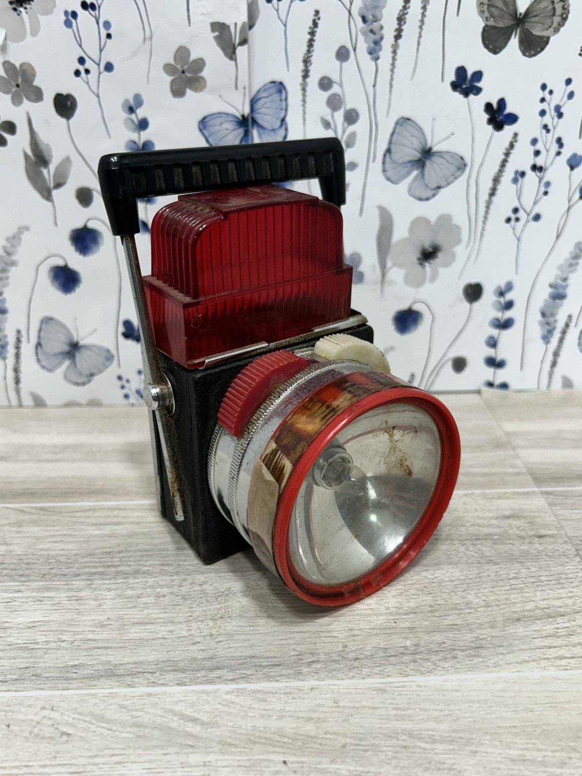 Vintage Emergency Lantern Flashlight Red Warning Light Metal Untested Vintage Emergency Lantern Flashlight Red Warning Light Metal Untested