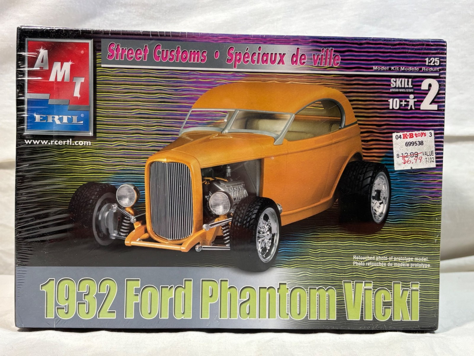 AMT 1932 Ford Phantom Vicki Street Customs Model Kit 1:25 Skill Level 2 New