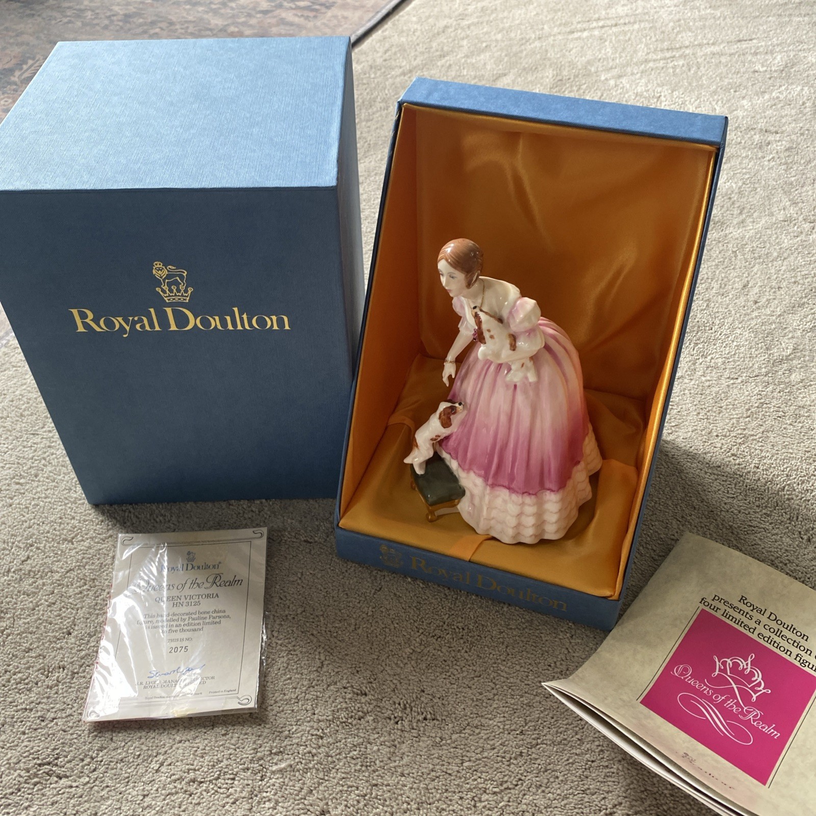 VINTAGE 1988 Royal Doulton Queen Victoria HN3125 Queens of the Realm Figurine ✨ VINTAGE 1988 Royal Doulton Queen Victoria HN3125 Queens of the Realm Figurine ✨
