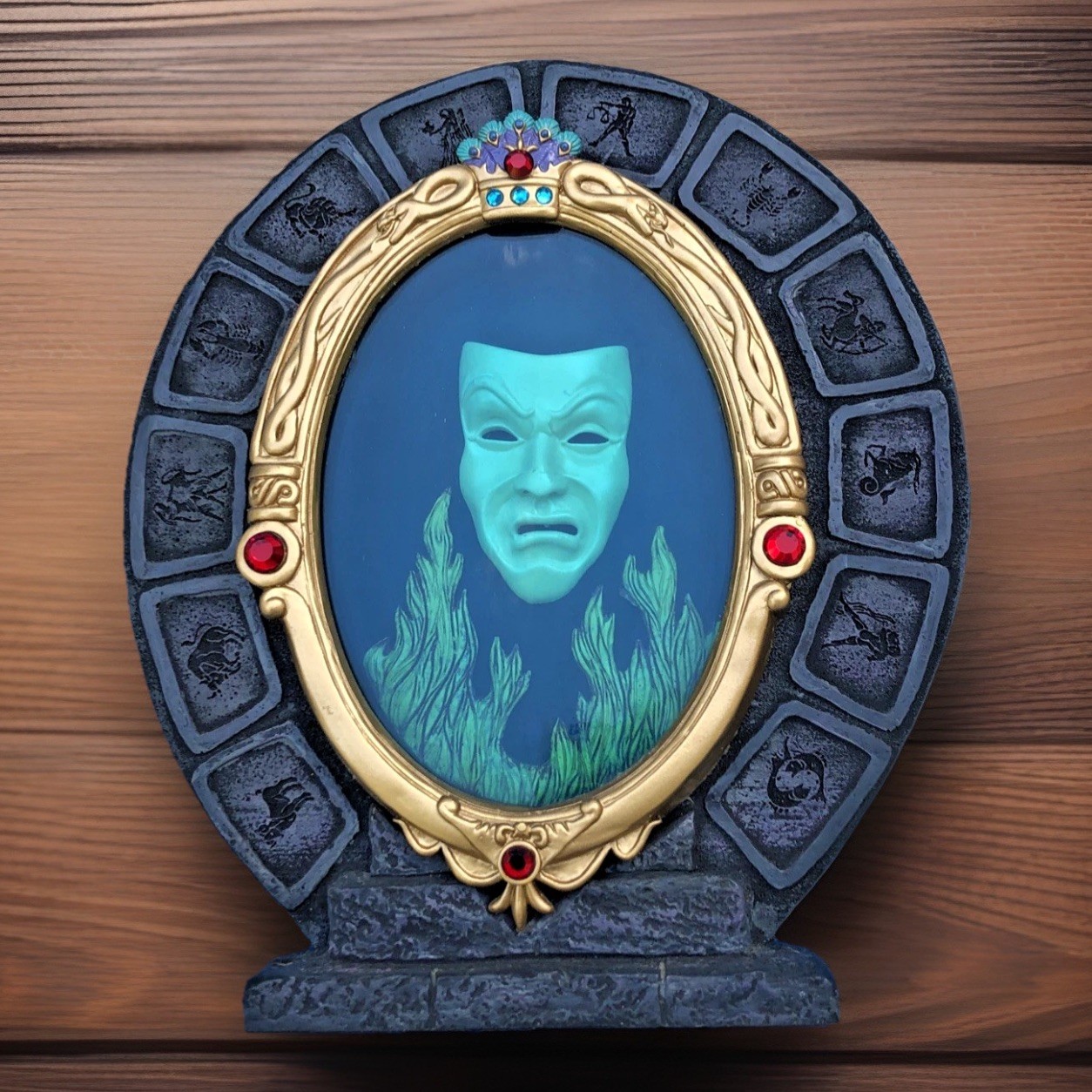 *RARE WDCC DISNEY VILLAINS MIRROR ON THE WALL, EVIL QUEEN W/SWAROVSKI CRYSTALS*