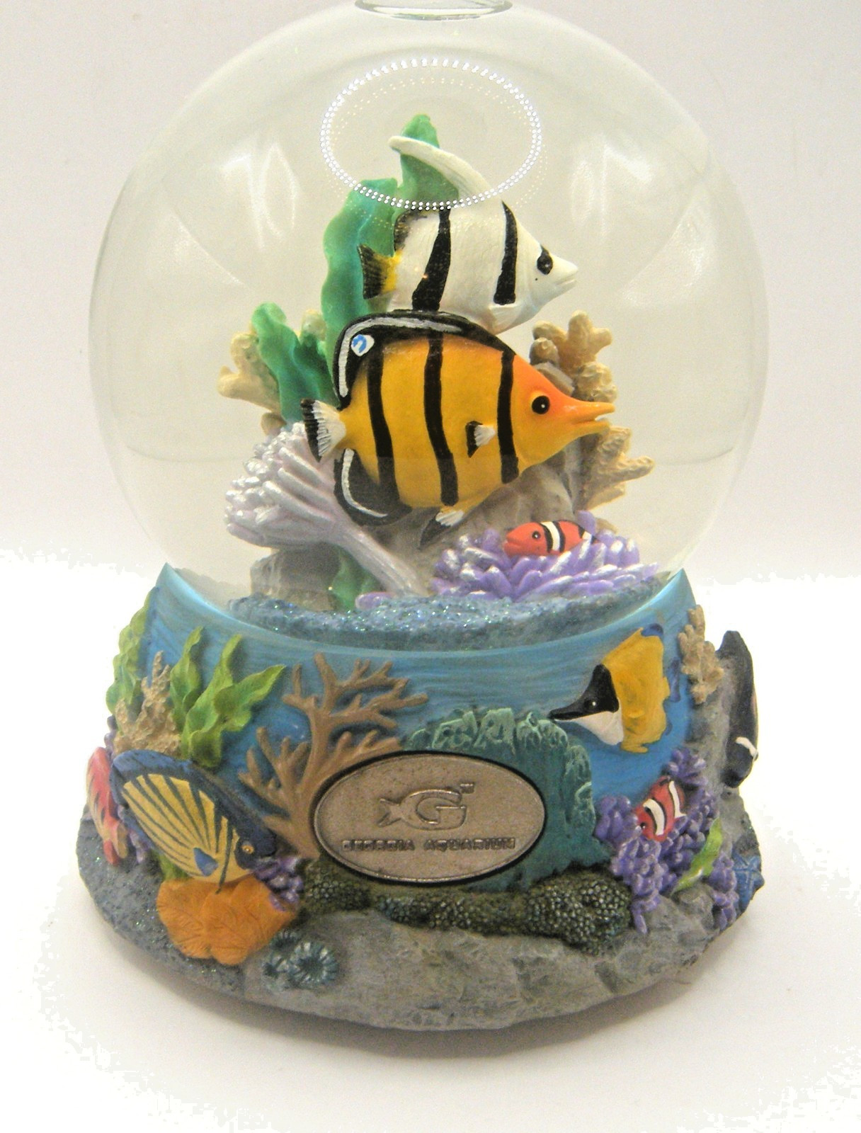 Georgia Aquarium Musical Fish Shaker Snow Globe Fish Swimming in Coral Nemo