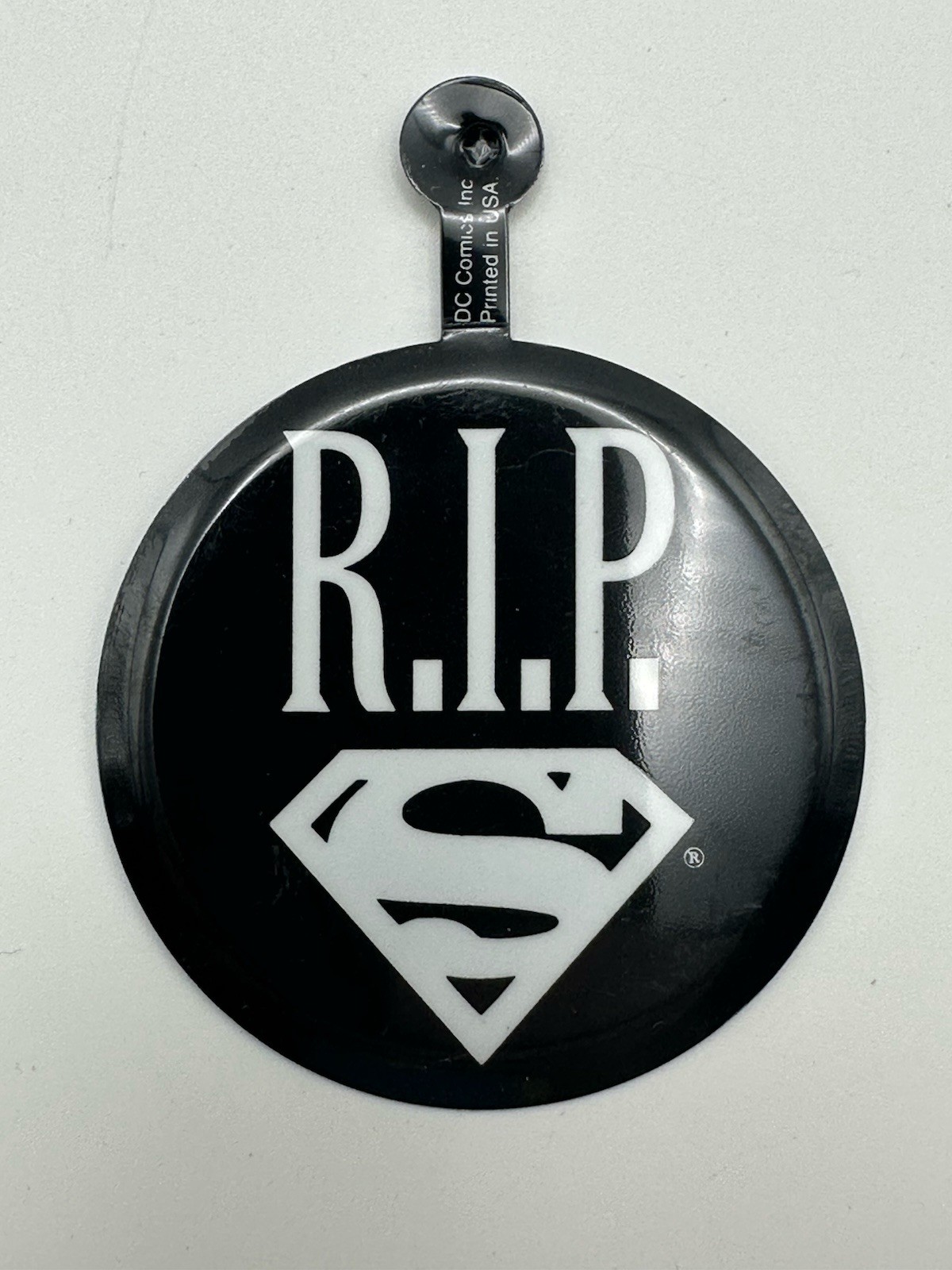 Lot Of 3 Promotional Metal Badges - 2 Superman RIP & Millennium DC Comics MINT Lot Of 3 Promotional Metal Badges - 2 Superman RIP & Millennium DC Comics MINT