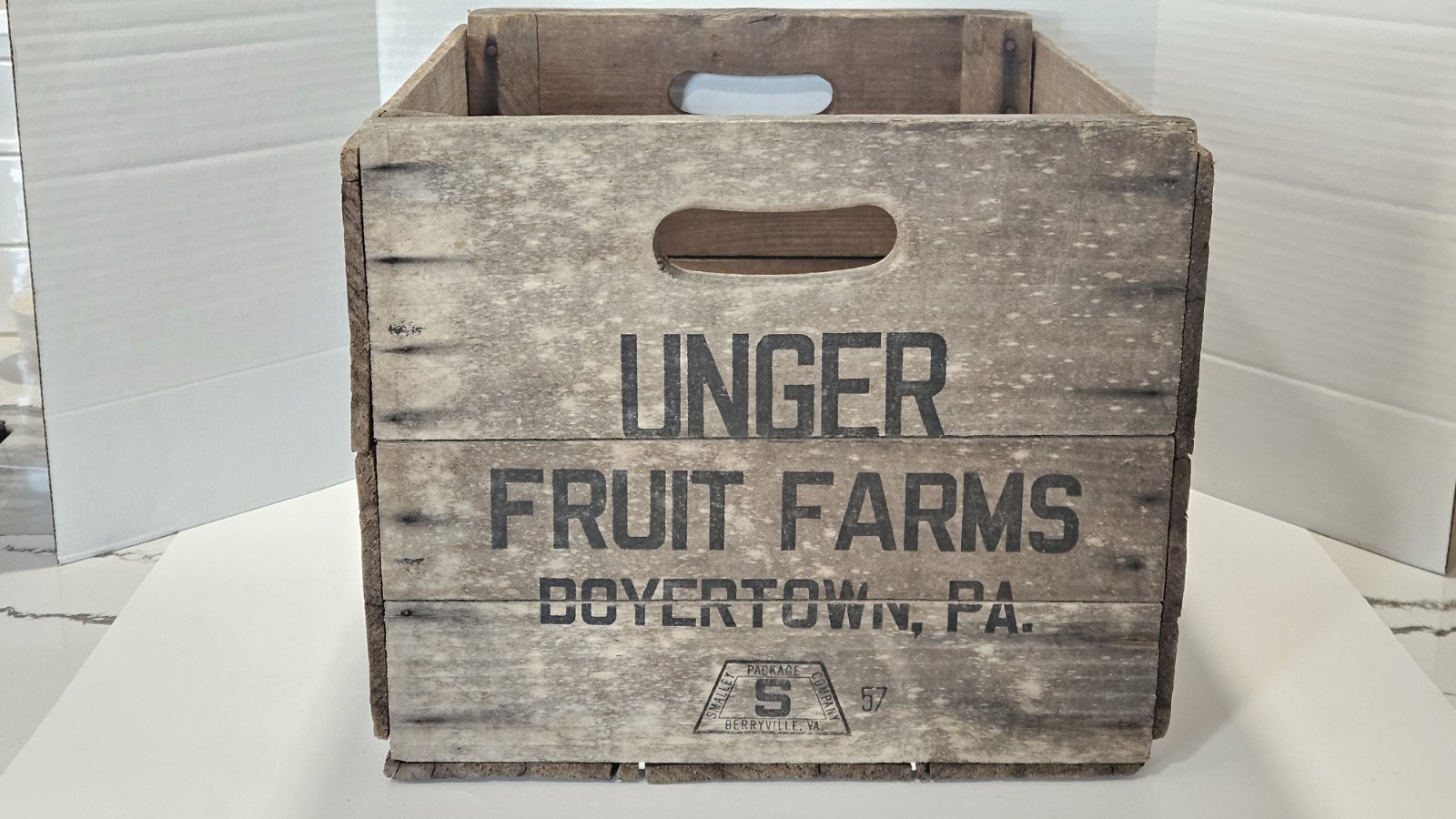 Vintage Unger Fruit Farms Wooden Crate Boyertown PA 18\