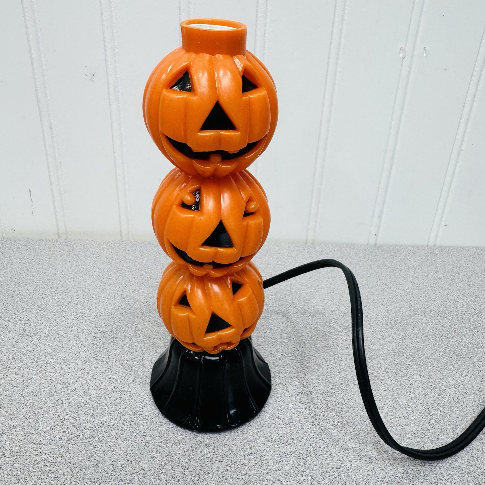 VINTAGE HALLOWEEN HARD PLASTIC JACK O LANTERN PUMPKIN LIGHT TABLE MANTLE DECOR VINTAGE HALLOWEEN HARD PLASTIC JACK O LANTERN PUMPKIN LIGHT TABLE MANTLE DECOR